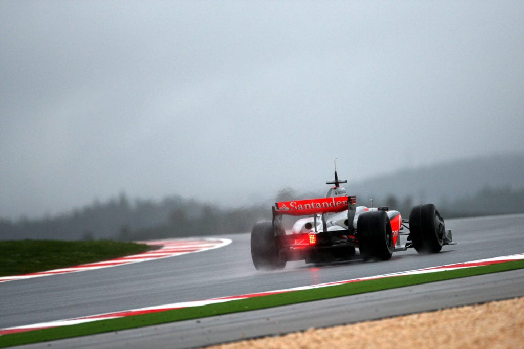 Pedro de la Rosa drives the McLaren Mercedes at 2009 F1 Testing © XPB Images