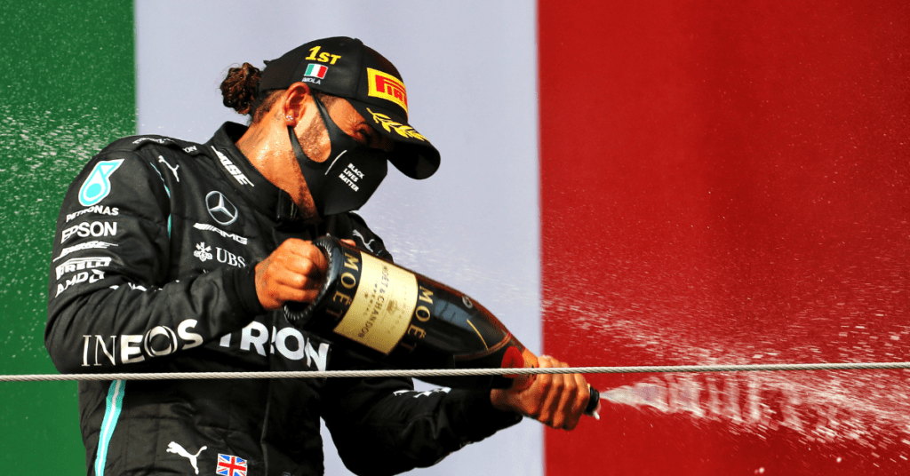 Lewis Hamilton celebrates on the podium © XPB Images