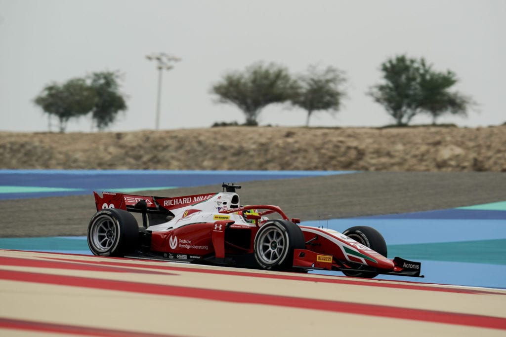 Mick Schumacher around the Bahrain circuit © XPB Images