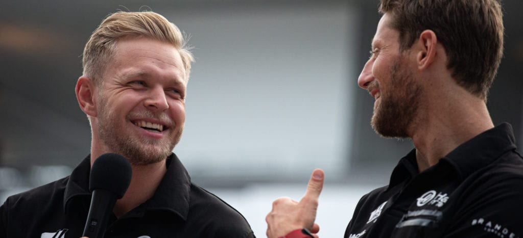 (L to R): Kevin Magnussen with team mate Romain Grosjean © XPB Images